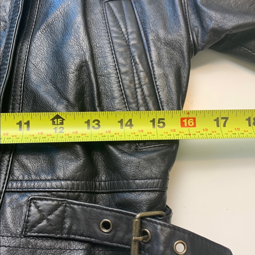 Danier Women’s Black Leather Motorcycle Jacket, Pockets, Adjustable Waist - Picture 16 of 17